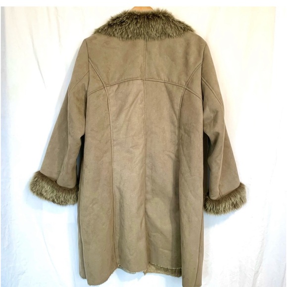CHICOS LONG WHIMSICAL WHYNEE
FAUX SUEDE/FUR COAT IN OCEAN FOG.
SZ 3/XL - Picture 4 of 11